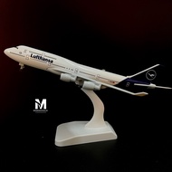 MÔ HÌNH MÁY BAY BOEING B747 LUFTHANSA TỈ LỆ 1:400 (20CM) KIM LOẠI CAO CẤP SƠN TĨNH ĐIỆN BÓNG ĐẸP
