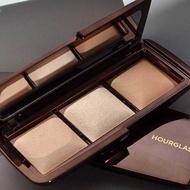 ป้าย King Power พาเลทแป้ง HOURGLASS Ambient Lighting Palette 3.3g (x3) 06/2023 3 เฉดสี