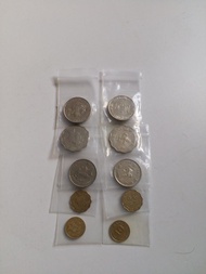 香港:前殖民地:1989年硬幣:(2套):大皇冠:女皇頭:(1毫:1989年):2毫1989年:(小1元1989年):2元1989年:(5元1989年):1套5個:(硬幣表面及底板非常良好):共10個