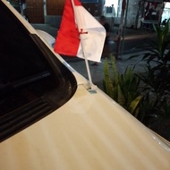 Tiang bendera mobil