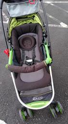 Graco 黑綠色嬰兒 娃娃車，手推車／推起來滑順，打開/收放也快，附遮陽罩便宜賣