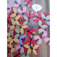 Beetle pattern wooden buttons