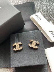 Chanel CC logo 經典款 淡金色 耳環 Classic Earrings AB5672