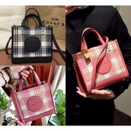 ‼️新款 Coach DEMPSEY CARRYALL WITH GARDEN PLAID PRINT AND COACH PATCH (COACH C8201 C8198) 黑白格仔圖案手袋