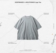 藍2 GOOPiMADE® x WILDTHINGS Logo Tee - Fog