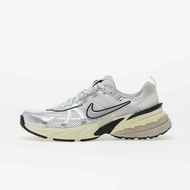 รองเท้าผู้หญิง [TRENDX] NIKE V2K RUื METALLIC SILVER WOMEN FD0736-100 36.5