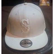 New era Seattle Marines MLB hat. Snapfitted 734.60,61,62cm. White on white.