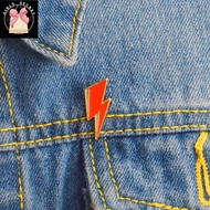 QQBbegPinStyle Red Lightning Enamel Pin David Bowie Style Brooch Badges Lapel Pin Gift for Friend