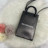 Balenciaga 巴黎世家 鐵黑色全皮LOGO紙袋手機包/斜背包