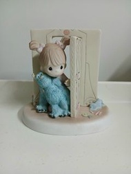 2011 Precious Moments DISNEY MONSTERS INC ~ EVERYTHING IS LESS SCARY WITH A FRIEND怪獸公司毛毛蘇利文