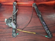 รางกระจก BMW E46 หน้าขวาหน้าช้าย(แท้ญี่ปุ่น)