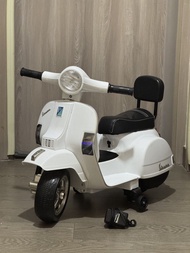 Verspa PX150 兒童電動車連兒童紅綠燈