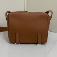 羅意威/Loewe military 焦糖色郵差 單肩斜挎包