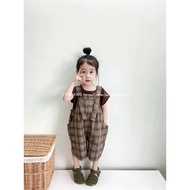 Baby Baju Girl Jumpsuits Little Apple 2024 musim panas versi Korea untuk kanak-kanak lelaki dan perempuan, seluar kotak-kotak retro bayi, seluar pendek tali kerja hutan kanak-kanak