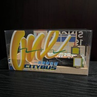 全新限量版告別新巴城巴巴士公司合併巴士司機員工專屬紀念禮品巴士模型外置充電器充電寶尿袋連木製城巴車廠座枱文具收納架 Citybus Souvenir Bus Driver Bus Model Powe