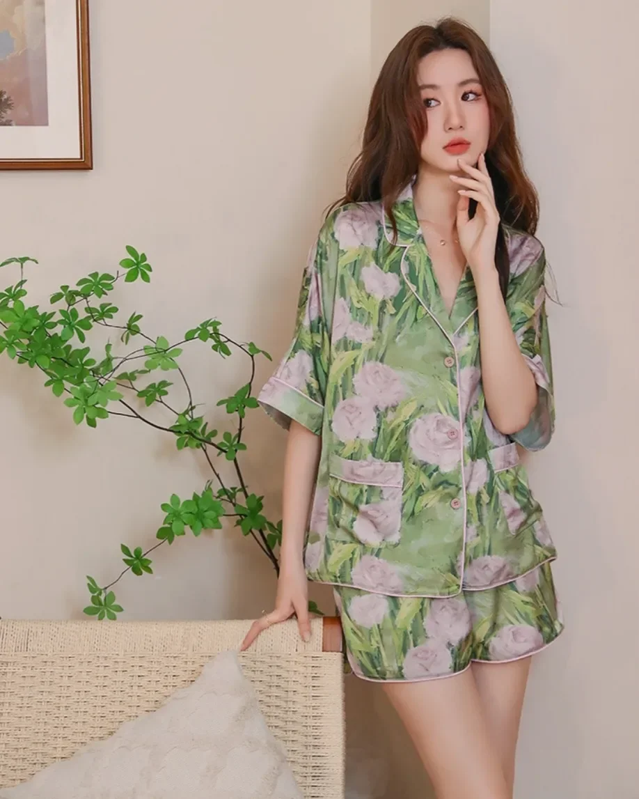 ชุดนอน Growing roses pajamas (premium silk satin)