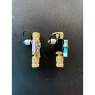 Gas charging replacement valve. Black for gas 22, pink for gas 410, with magnet