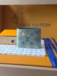 Brand new LV camouflage green short wallet for men