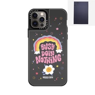 เคสมือถือ Casetify X BUSY DOIN In NOTHING โดย Huyen Dinh ดำเงินเคสกระจก Apple IPhone 12 13 14 Pro Max ฝาครอบฝาหลังแข็งพร้อมกล่องสลักโลโก้ด้านข้าง