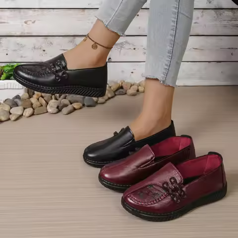 Vintage wine red color, versatile, soft sole, one-piece slip-on work shoes for commuting