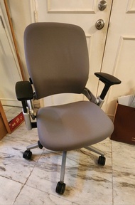 Steelcase Leap v2 ergonomic chair 辦公椅