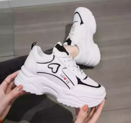 Sepatu sneakers wanita model LOVE/Sepatu suport / Sepatu wanita / Sepatu fashion semi boots/Sepatu m