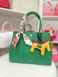 GD garden 36 togo (14นิ้ว) กระเป๋าถือแฟชั่นสะพายข้างผู้หญิง กระเป๋า ฟรีของแถม