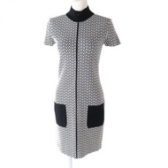 成色極佳 ◎ 正品 2021 年義大利製造VALENTINO連身裙，帶口袋，前拉鍊，短袖，黑白配色，通體 V 字圖案，M 碼