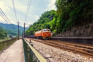 最美山城鐵道、三貂嶺生態隧道、跳上平溪支線、十分瀑布、靜安吊橋一日遊