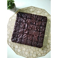Brownies classic & mix nuts Size 9" x 9"
