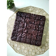 Brownies classic &amp; mix nuts Size 9" x 9"