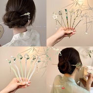 Chinese style classic blue and white glitter hairpin for women mixed with very pretty cheongsam ao d
