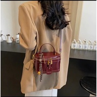 Mini round box handbag in black patent leather with chio'2nd gold buckle, luxurious and stylish fash