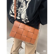Burberry Cowhide Underarm Bag Woven Shoulder Bag BOTTEGA VENETA CASSETTE Handbag Clutch Bag Genuine 