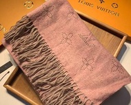 LV 粉色水波紋羊絨圍巾