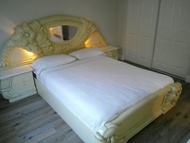 Ventura-Hueneme Beach House, Pax Romana Room