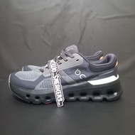 MEN'S RUNNING SHOES ON RUNNING CLOUDRUNNER ROCK