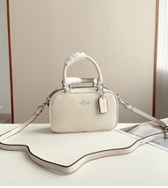 กระเป๋าแท้ 100% กระเป๋าสะพาย ลายเซ็นผ้าใบโบว์ลิ่งกระเป๋า CW197 ขนาด: 20 * 12 * 8 ซม