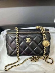 CHANEL VANITY WITH CHAIN WITH GOLD BALL BLACK  金球長盒子