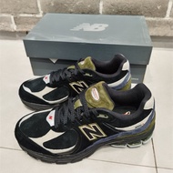 New Balance NB 2002R Black green 1