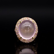 แหวนพลอยโรสควอตซ์ (Rose Quartz) ล้อมพลอยพิ้งค์แซฟไฟร์  ตัวเรือนเงินแท้ 92.5% ชุบทอง พลอยแท้จากมาดากั