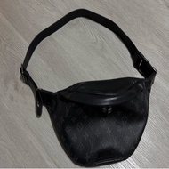 LV M46035 Discovery PM 腰包 官網$68500同款 八成新 降價為31500（11/10）