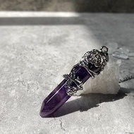 【紫水晶柱。項鍊】鎖骨鏈、鈦鋼、紫晶雙尖六角柱、紫色|不鏽鋼