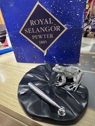 Royal Selangor Pen Stand