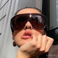 Stylish one-piece sunglasses for sun protection, hip-hop, and clubbing, with large frames that creat