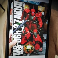 萬代 紅BANDAI MG 1/100 MS-06R-2 Zaku II 高達模型 JOHNNY RIDDEN 尊尼