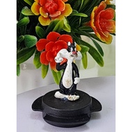 Warner Brothers Ceramic Antique Collectibles{11/3}