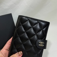 Chanel 新款護照中夾 黑金