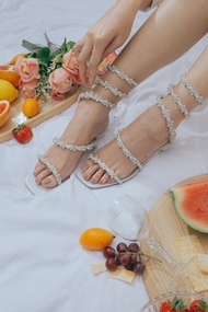 TANGO รองเท้าแฟชั่นสตรีรุ่น SPARKLY-B รองเท้าผู้หญิง ประดับคริสตัล หนังแท้สีขาวประกายเงิน รองเท้าหนั