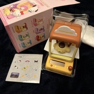三麗鷗 Sanrio Characters 抓娃娃機系列光動樂盲盒  布丁狗 Pompompurin，拆盒確認款，齊原盒＋內塑＋DIY貼紙